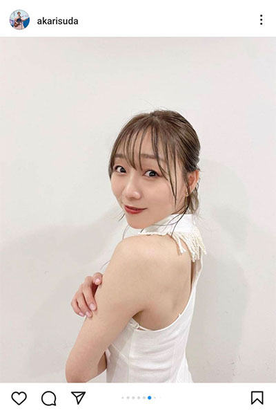 須田亜香里、セクシーな真っ白ドレスで美脚をチラリ「色気半端ないです」「女王様」とファン歓喜