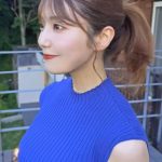 阿部なつき、青のニットが巨乳を強調、髪を上げる仕草にファン胸キュン!