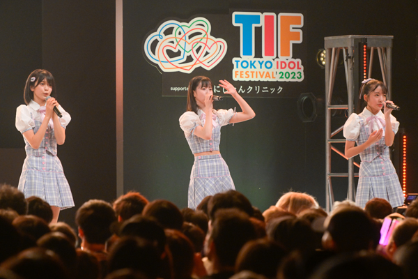 AKB48・18期研究生、初のTIFで夏曲全力披露！ラストは『夕陽を見ているか?』＜TOKYO IDOL FESTIVAL 2023 supported by にしたんクリニック＞