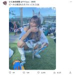 いくみ、ビール片手に屋外で大胆パンチラ
