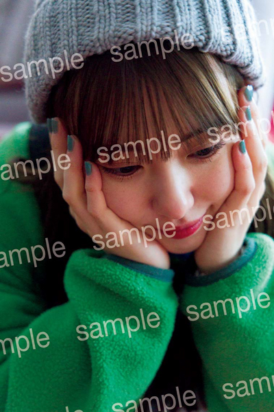 SKE48・熊崎晴香、ランジェリー姿ではしゃぐ姿も！写真集特典ポストカードの絵柄が公開