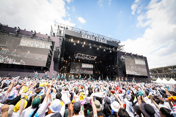 櫻坂46が4日目のGRASS STAGEに出演！新曲『Start over!』熱唱＜ROCK IN JAPAN FESTIVAL 2023＞