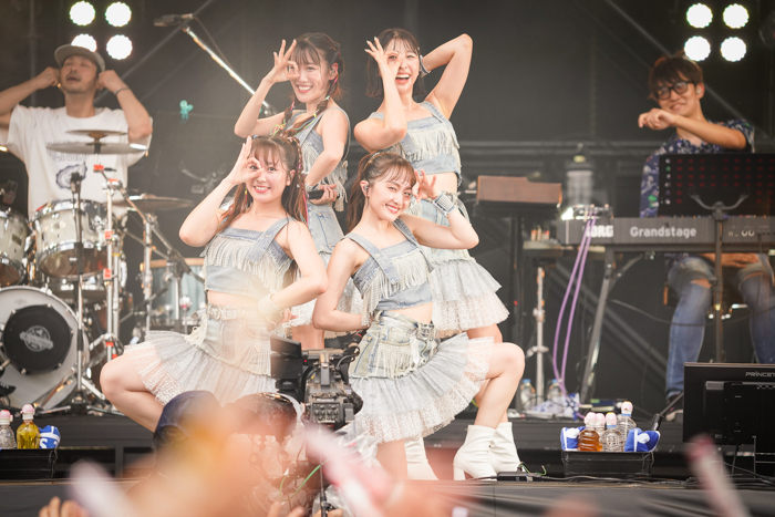 ももいろクローバーZが3日目のGRASS STAGEに出演！メドレー含むセットリストで盛り上げる！＜ROCK IN JAPAN FESTIVAL 2023＞