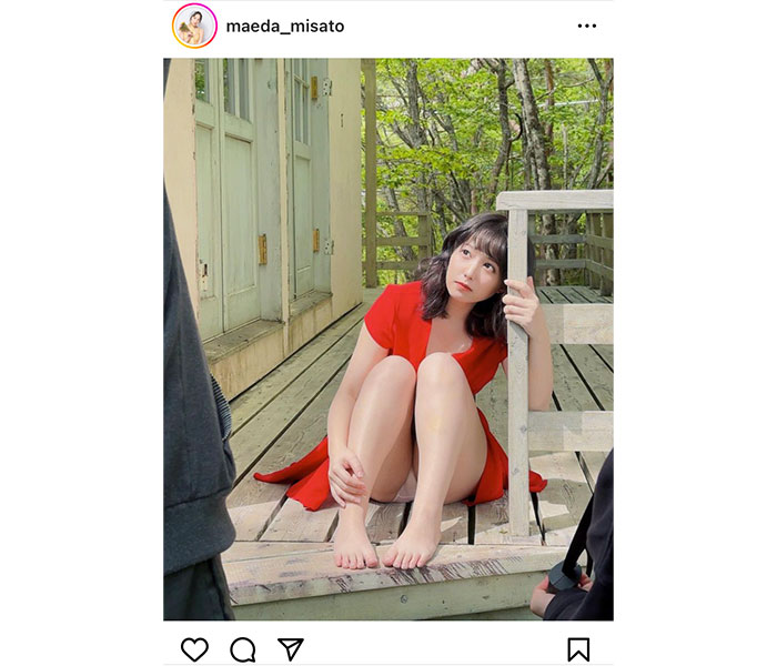 前田美里、赤ワンピで際立つ白パンチラで色気全開！