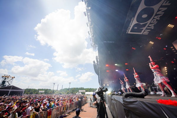 ももいろクローバーZが3日目のGRASS STAGEに出演！メドレー含むセットリストで盛り上げる！＜ROCK IN JAPAN FESTIVAL 2023＞