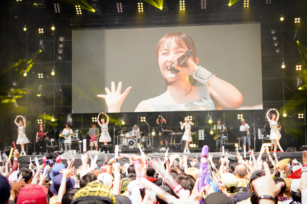 ももいろクローバーZが3日目のGRASS STAGEに出演！メドレー含むセットリストで盛り上げる！＜ROCK IN JAPAN FESTIVAL 2023＞