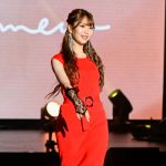 ＝LOVE・大谷映美里、ノースリーブワンピース姿で華麗にウォーキング！