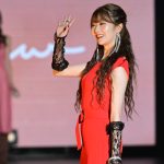 ＝LOVE・大谷映美里、ノースリーブワンピース姿で華麗にウォーキング！