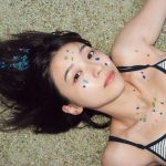 鳴海唯、1st写真集タイトルは「Sugarless」に決定！カバー＆お気に入りカットも公開