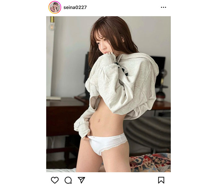 美人イラストレーター・竹内星菜、パンツの日にセクシーな白パン大胆見せつけ！