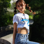 【動画】櫻あき、福岡で美ボディアピールのヘソ出しコーデで登場！MUSIC CIRCUSへの思いを語る！