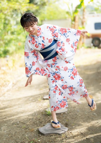 日向坂46・齊藤京子、ショーパン衣装や浴衣姿でこの夏、飛ぶ