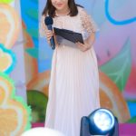 【動画】元ジャムズ・坂東遥が清楚な白ワンピで登場！可愛らしいMCで盛り上げる！＜近代麻雀水着祭2023＞