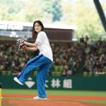 【写真特集】女優・松本若菜、85点の美しすぎる華麗なピッチングフォームを披露!