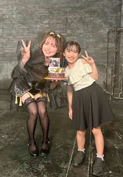 坂巻有紗、23歳の誕生日を「仮面ライダーガッチャード」現場で祝福！「最高の一年をガッチャします！」