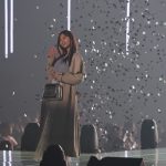 齋藤飛鳥、「チュッ」かわいすぎる投げキッスに爆キュン！＜マイナビ TGC 2023 A/W＞