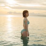 「初の寝起き！ほぼすっぴん（笑）」礒部花凜1st写真集から「添い寝カット」を公開