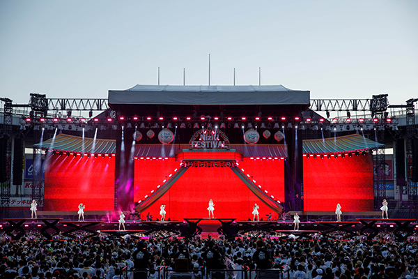 NiziU、初のスタジアムライブ2days開催！ZOZOマリンスタジアムに凱旋！