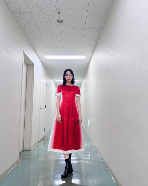 のん、あまちゃん10周年コンサート出演＆感謝！赤いシルクサテンドレス姿でファン魅了