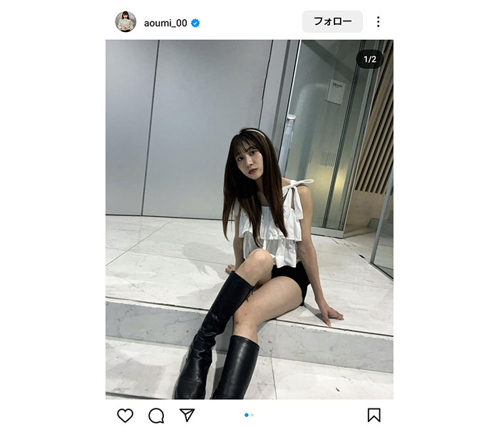 青海ひな乃、モノクロコーデからチラリ美太ももSHOT！組まれた脚がセクシーすぎると話題に！！