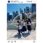 新しい学校のリーダーズ、シンガポールでおおはしゃぎ！！お茶目に「アノ」ポーズ披露！