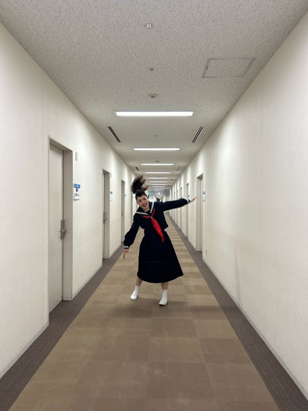 平野ノラ、セーラー服姿で舞い踊る7変化SHOTに「あら、かわょ」「可愛い～」「楽しそう～」「軽やかな7変化」の声