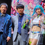 【動画】えなこがへそ出しミニ丈のシースルー衣装で東京ゲームショウ2023に登場！さらば青春の光とトークショーを展開