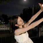 守屋茜、月を見上げるエモSHOTが美しすぎると話題！「綺麗な月よりも綺麗なあかねん」「Eラインが神」