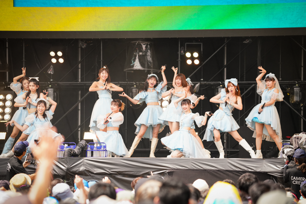 モーニング娘。'23が最終日のGRASS STAGEに出演！圧巻のダンスパフォーマンスで魅了＜ROCK IN JAPAN FESTIVAL 2023＞