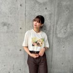 「スタイル良すぎ！」渡邉理佐、ファンクラブグッズTシャツで魅せた秋の装い