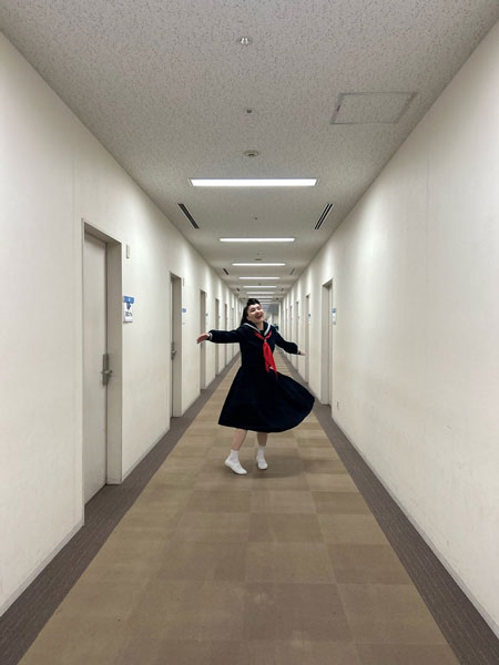 平野ノラ、セーラー服姿で舞い踊る7変化SHOTに「あら、かわょ」「可愛い～」「楽しそう～」「軽やかな7変化」の声