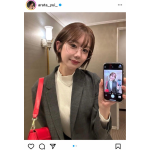 新唯、ショートカットに大きな丸メガネで可愛いさが溢れでた一枚を披露！
