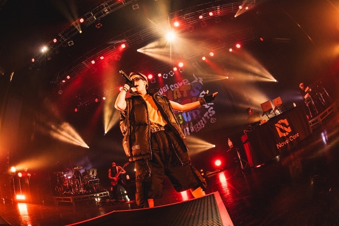 Novel Core、初の対バンツアー『WHAT'S THE ROCK TOUR vol.1』を完走！yamaと熱くぶつかり合う力強いライブを熱演！