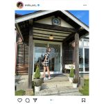 新唯、美脚すぎるカフェデート風オフショット公開！「10頭身？」の声