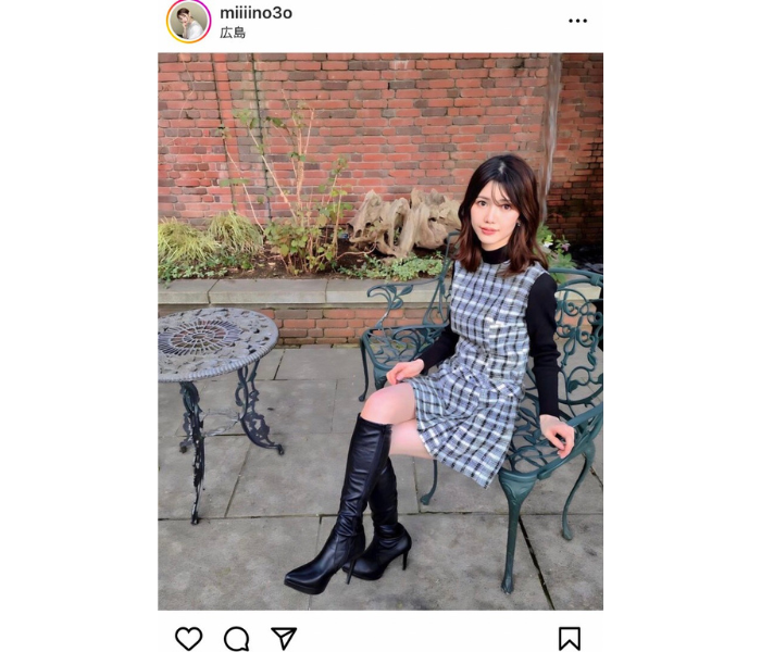 フリーモデル・KM、チェックのツイードワンピースと黒ブーツで秋コーデを披露！