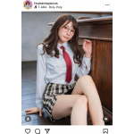 つなまよ！、美脚を大胆に魅せるミニスカ韓国制服コスプレ姿を披露！