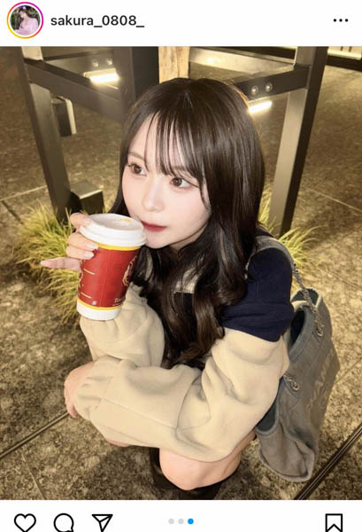 モデル・桜、透明感のある可愛さとドキドキの上目遣い姿を投稿！