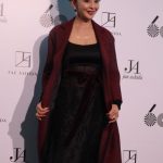 【写真特集】神田うの、気品高く華麗な黒ドレス×ワインレッドコート衣装で登場!〈JUN ASHIDA / TAE ASHIDA 60TH ANNIVERSARY SPRING SUMMER COLLECTION 2024〉