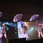 【写真特集】BEYOOOOONDS内ユニット・SeasoningS、美脚あらわなミニスカとビニール傘の粋な演出でファン大熱狂！〈GIGA・GIGA SONIC 2周年大感謝祭SPECIAL in 幕張メッセ presented by ドラゴンエッグ〉