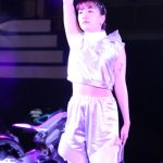 【動画】YAMAHAブースで美女ライダーがアクロバットパフォーマンス！＜JAPAN MOBILITY SHOW 2023＞