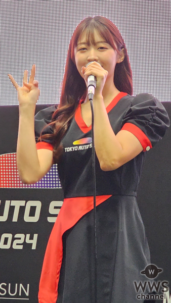 A-class・佐々木美乃里、可愛すぎる赤×黒ミニスカワンピースでトークショー！＜JAPAN MOBILITY SHOW 2023＞