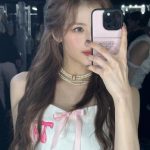 「完璧すぎる」TWICE・サナ、ワキ魅せ＆ウインクのオフショットにファン悶絶！