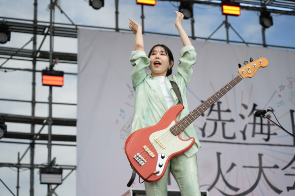 【写真特集】SCANDAL、パステルグリーンの衣装で大洗海上花火大会を盛り上げる！