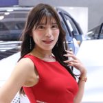 【写真特集】元東大院生・Reina+World、美スタイル際立つ赤ドレスでTHK「LSR-05」と決めポーズ！＜JAPAN MOBILITY SHOW 2023＞