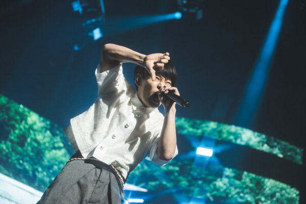 UVERworld、大阪城ホールライブでサプライズ発表！新曲「青の祓魔師」OP決定！