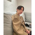 のん、従姪との後ろ姿にほのぼの「いとこの娘に案内してもらっている私」