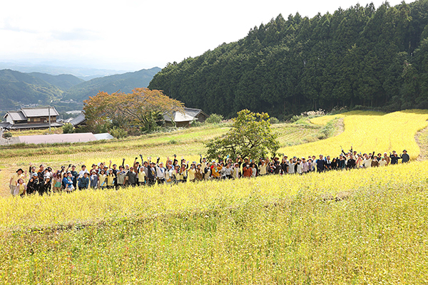 EXILEの橘ケンチ『油長酒造（奈良県）杉浦農園（奈良県）収穫祭』参加