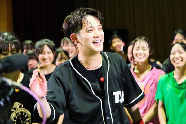 Travis Japan、嵐の「Happiness」で青春ダンス創作、松田元太はブレイクダンスでソロパフォーマンス！