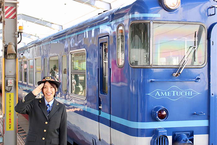 miwa、出雲市駅1日駅長に就任！観光列車「あめつち」を迎えるアナウンスや出雲市駅でのグリーティングに参加！