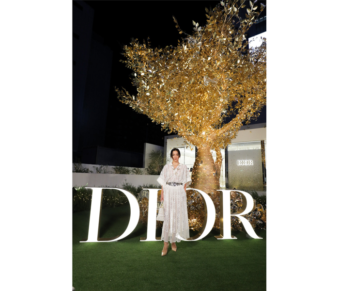 中村アン、ディオールのホワイトレースコーデで登場！＜DIOR HOLIDAY POP-UP＞